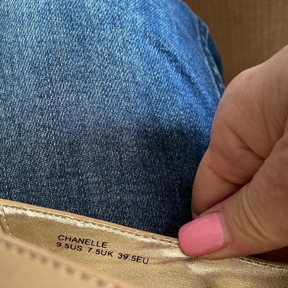 Signature Sole By Shoe Dazzle, Beige Chanelle Stillettos With Pink Soles - Picture 8 of 8